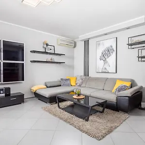  Apartment Skyriver